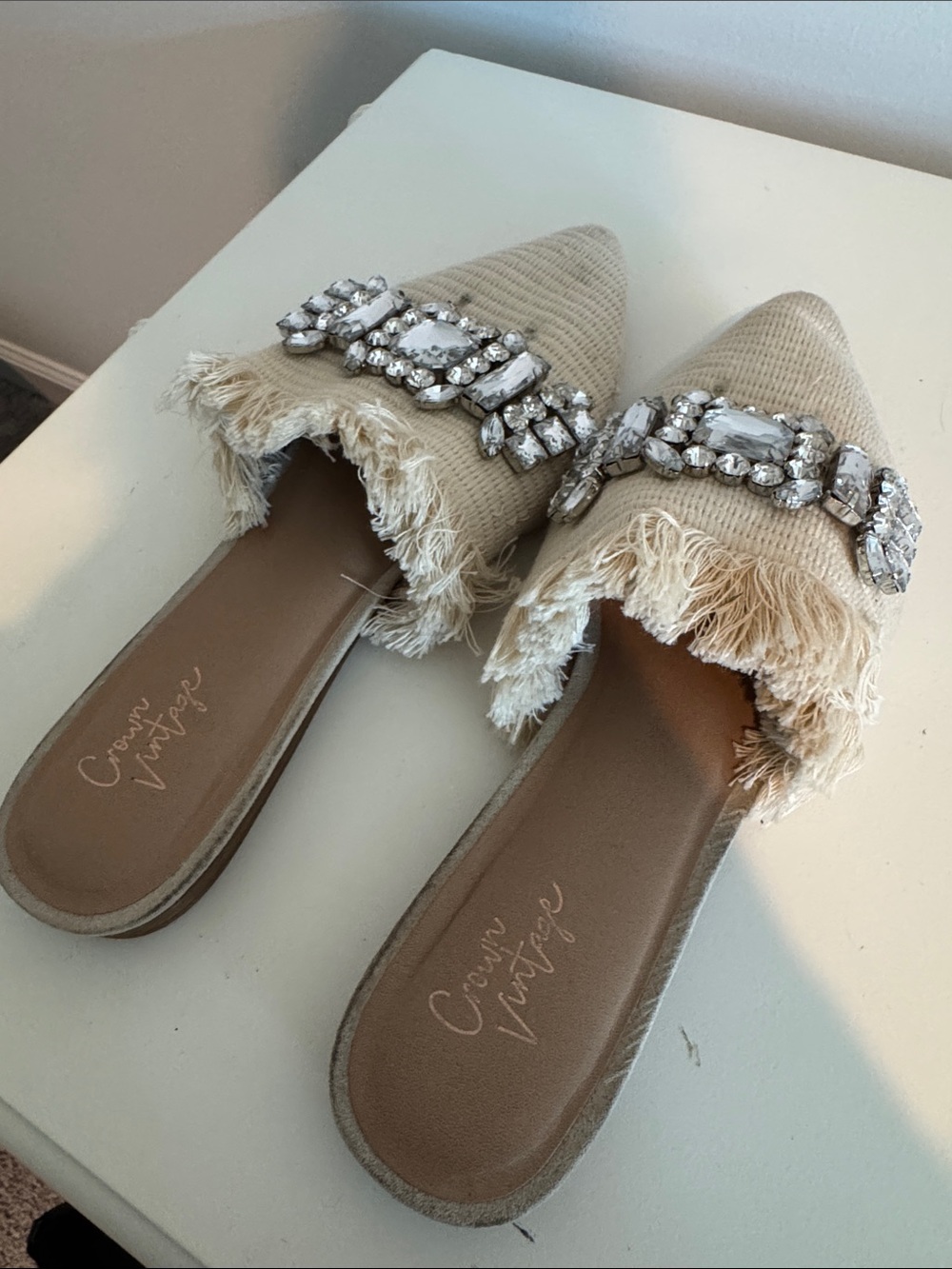 Crown Vintage Cream Fringe Mules with Rhinestone Accent Women’s 8.5 flat